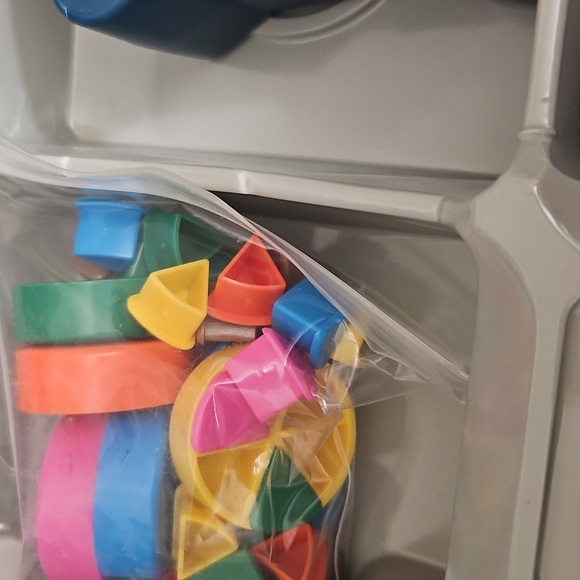 Trivial Pursuit Millennium Edition Party Game - Picture 6 of 7